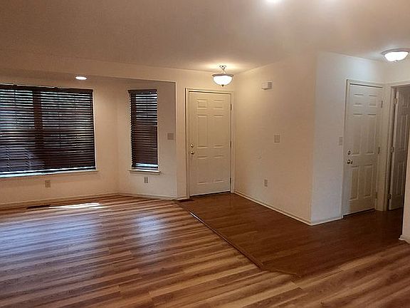 3rd image of 46 N Chestnut Dr