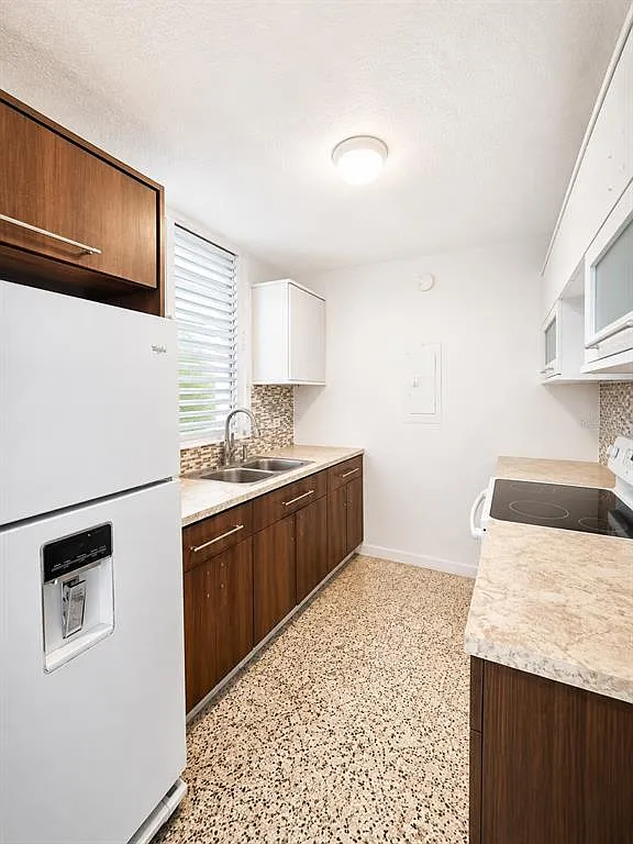 2 bed, 2.0 bath, 1200 sqft, $1,800 — Photo 3