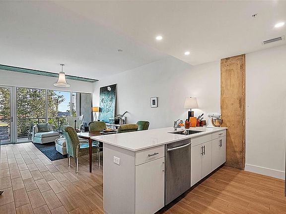 5th image of 332 Cocoanut Ave #307