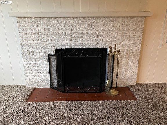 5th image of 611 SE 101st Ave