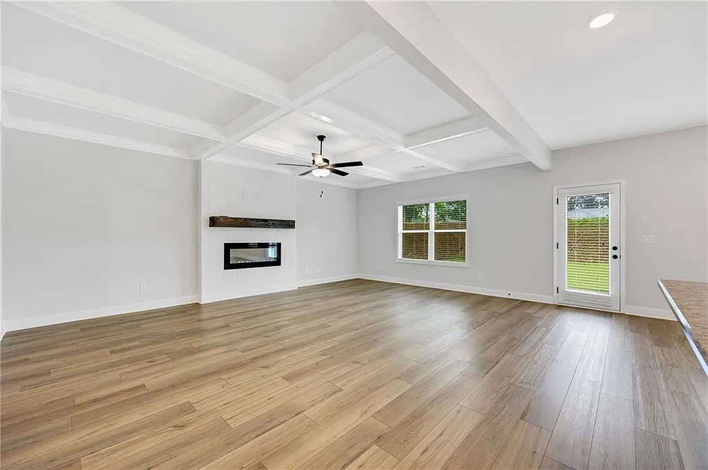 4 bed, 2.5 bath, 2278 sqft, $2,300 — Photo 4
