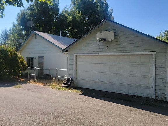 2nd image of 218 SW Westholm Ave