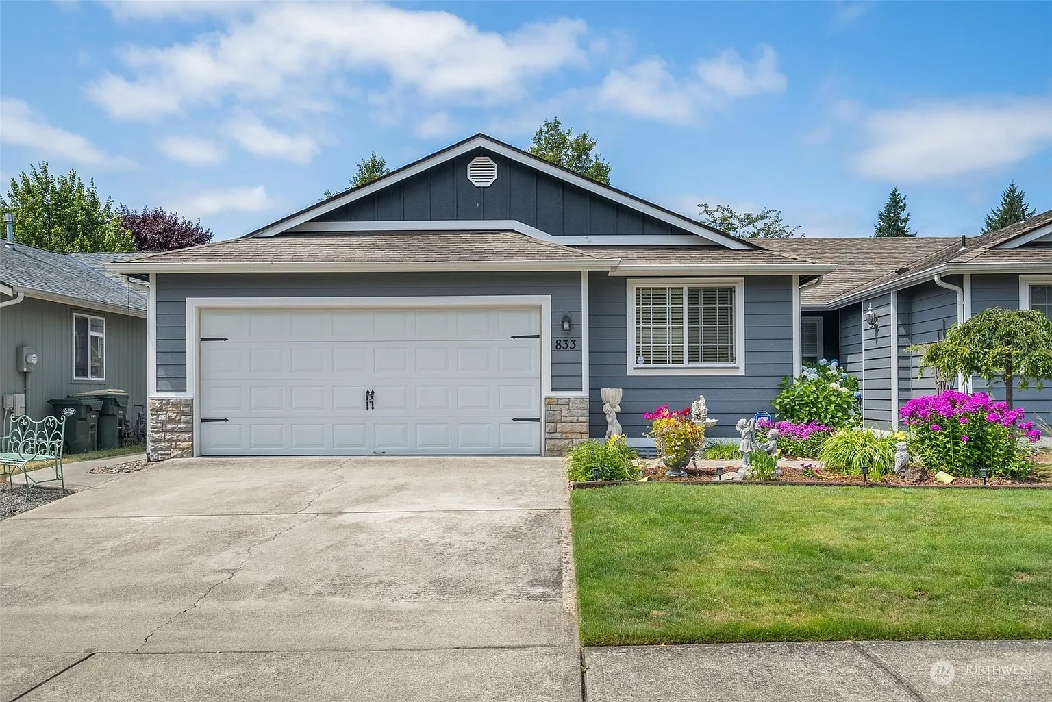 833 Avalon Court SE photo 1
