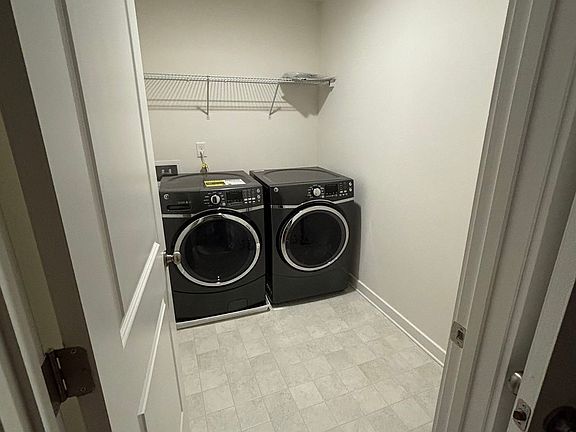3rd image of 1792 Weatherbrook Cir