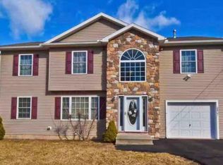 2437 Grey Birch Ln, Long Pond, PA 18334
