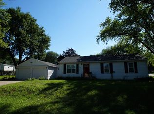 706 E 23rd St S, Newton, IA 50208