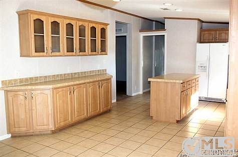 3rd image of 692 Live Oak Dr