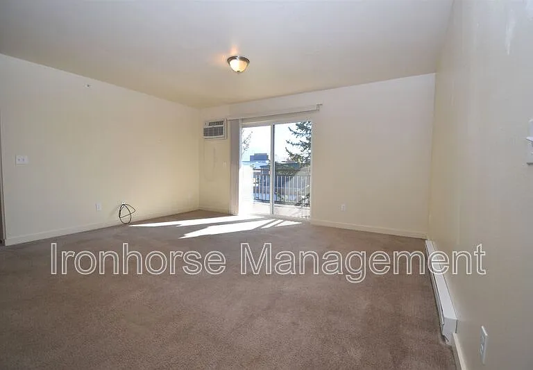 807 W Villard St #21 — Photo 2