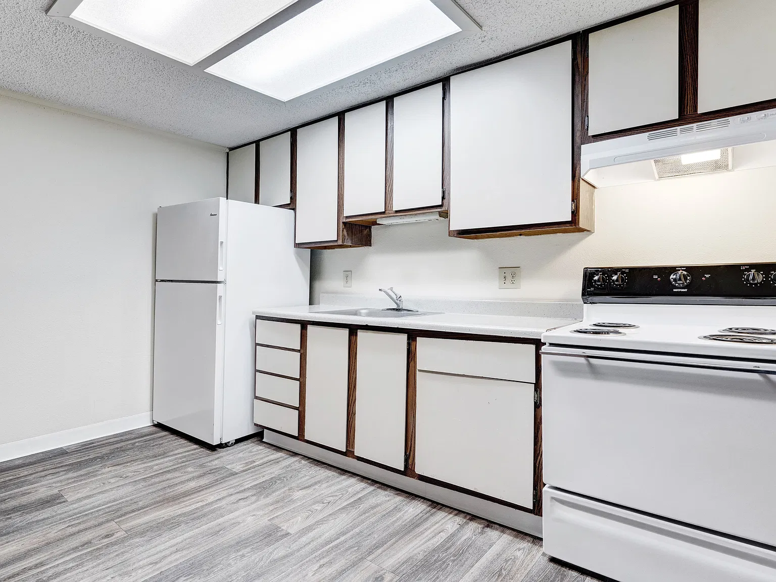 Amhurst Apartments — Photo 1
