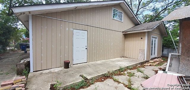 2nd image of 220 Bergfeld Ave