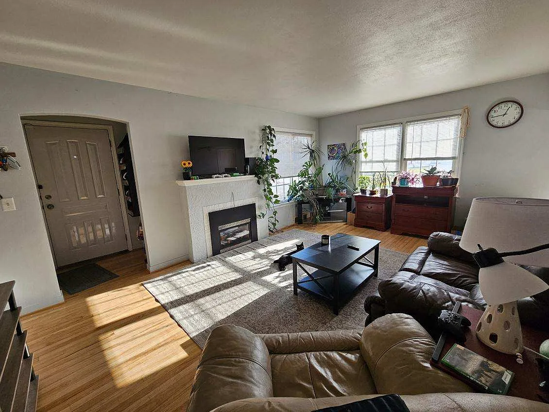 4203 N Normandie St — Photo 4