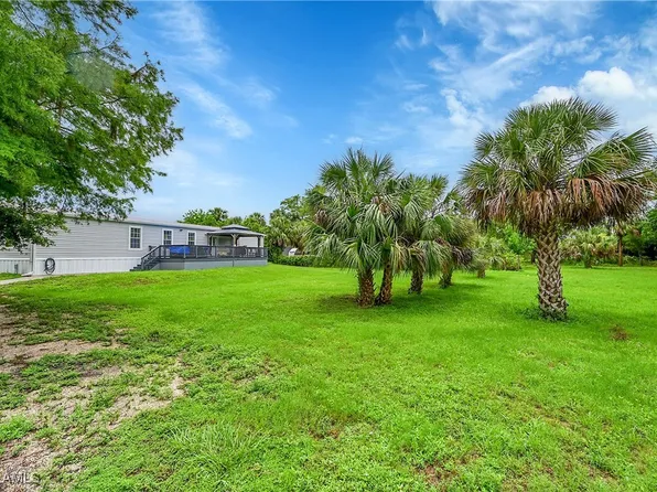 7692 Bartholomew Dr, North Fort Myers, FL 33917