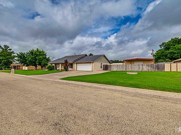 3rd image of 123 Deerwood Dr