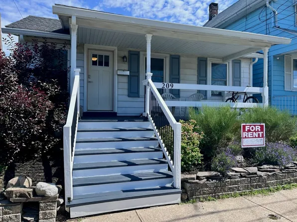 209 W High St, Hellertown, PA 18055