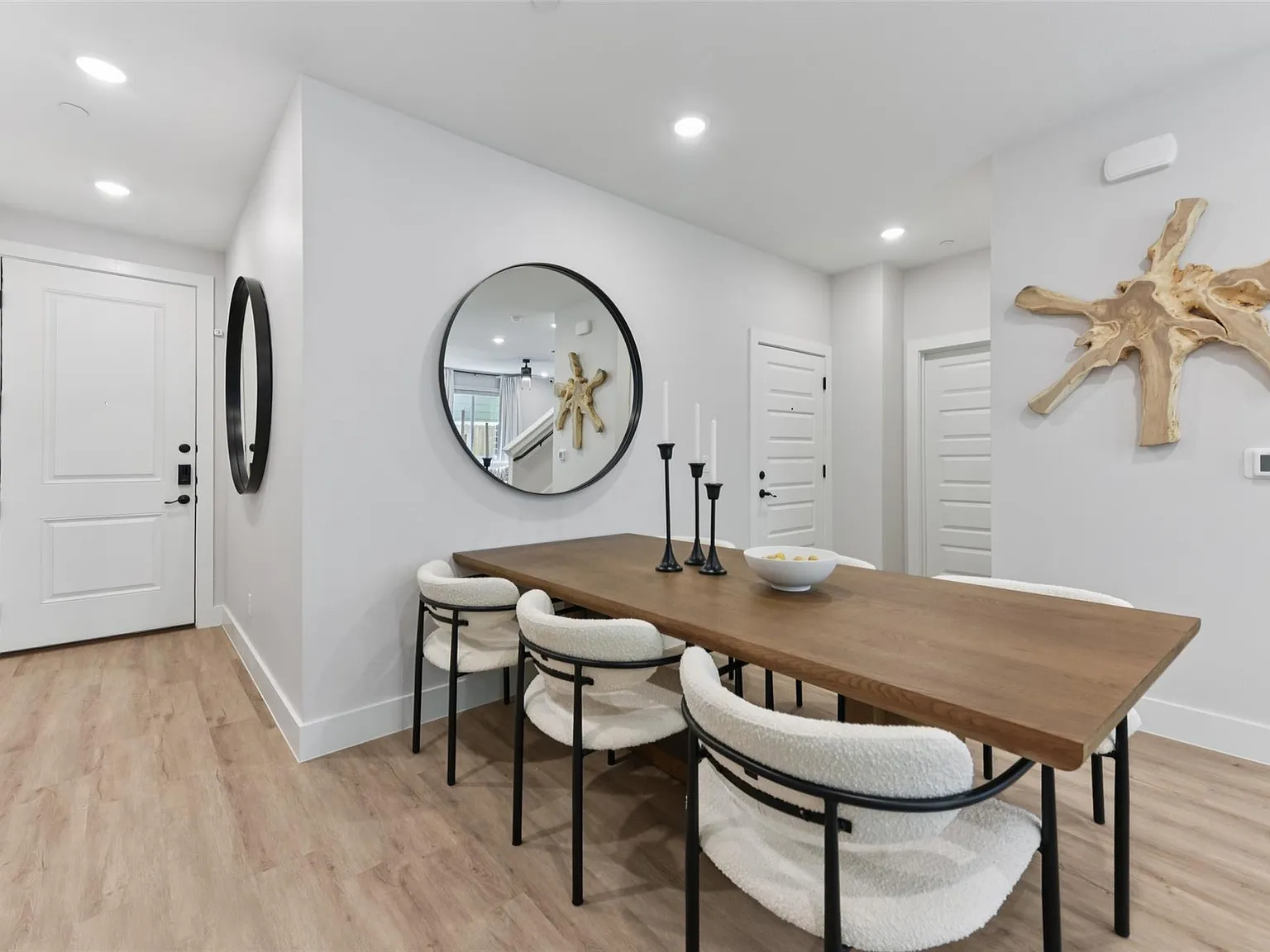 3 bed, 2.5 bath, 1748 sqft, $2,523 — Photo 2