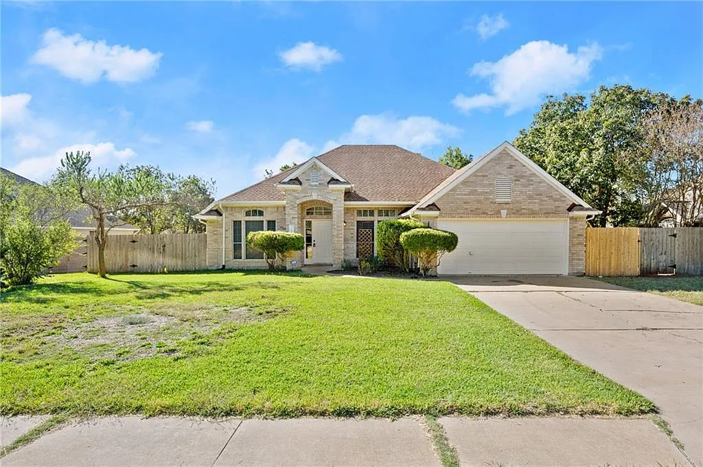 4 bed, 2.0 bath, 2104 sqft, $3,000 — Photo 1