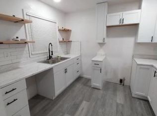 5017 E 41st St, Kansas City, MO 64130