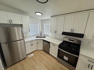 4th image of 8391 San Fernando Rd