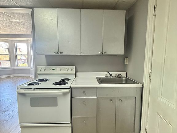 5th image of 7 Balsam Ave Floor 3-F