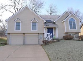 1711 NE 70th St, Gladstone, MO 64118