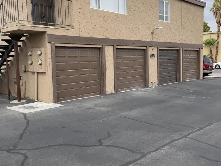 4607 Monterey Cir #4 — Photo 1