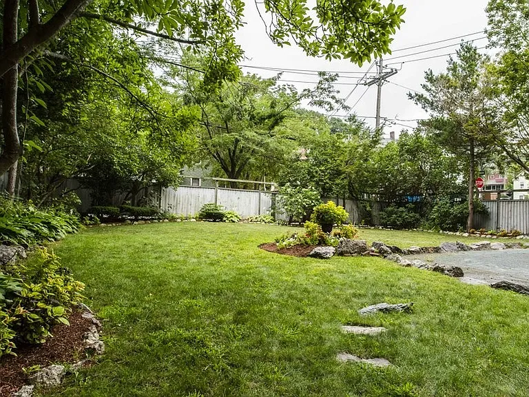 82 Highland St — Photo 9