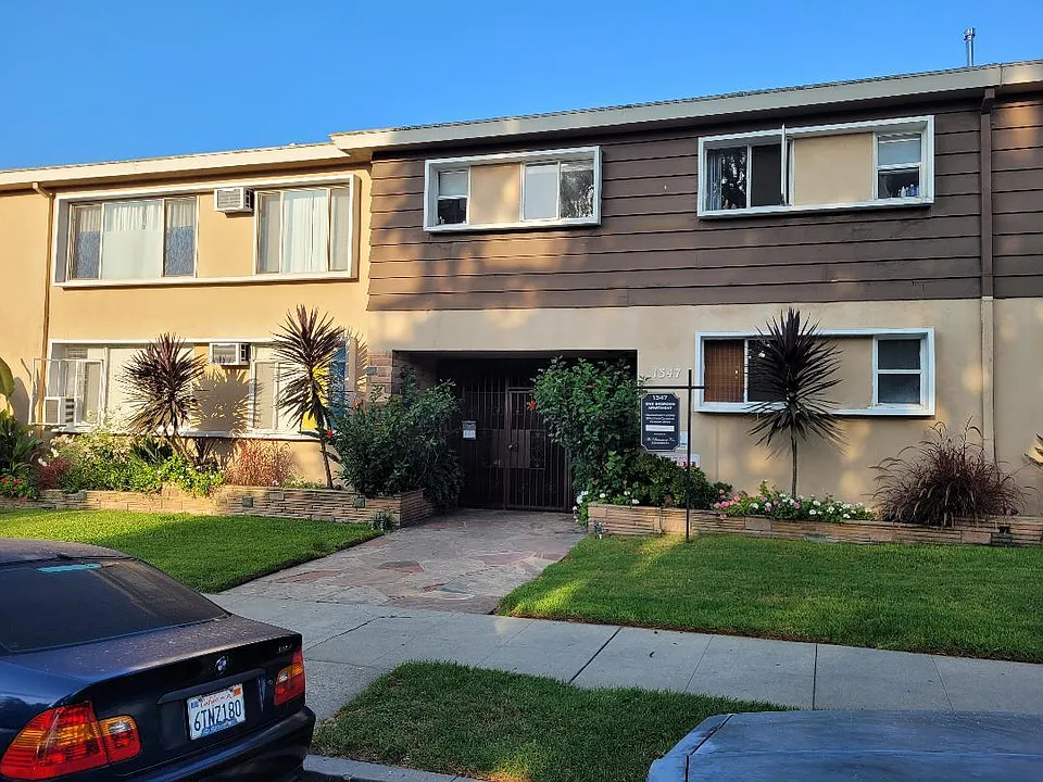 1347 N Alta Vista Blvd #3