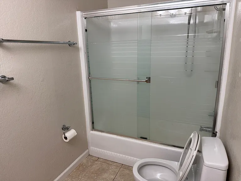 Bathroom (Floor2)