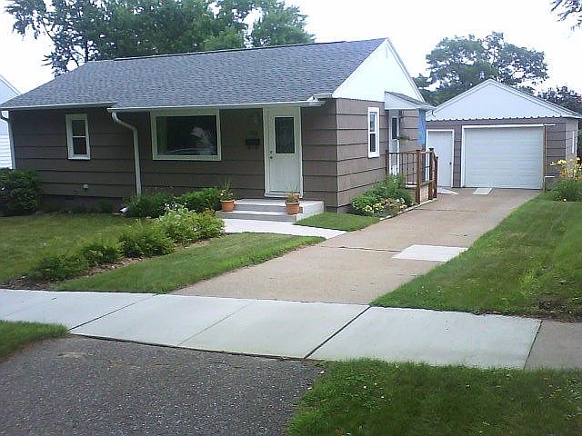 2nd image of 213 N 8th Ave