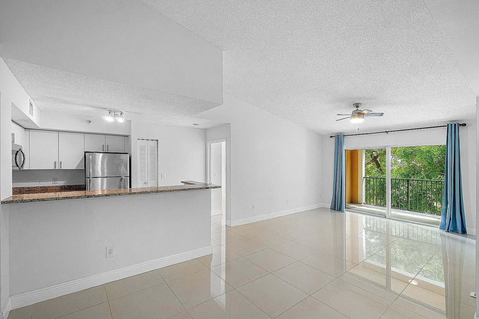 2 bed, 1036 sqft, $2,350 — Photo 2