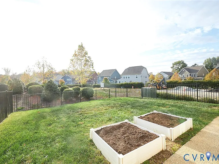 11458 Hayloft Ln — Photo 9