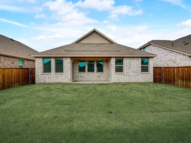 5836 Priory Dr — Photo 20