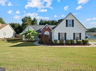 915 Harbins View Dr, Dacula, GA 30019