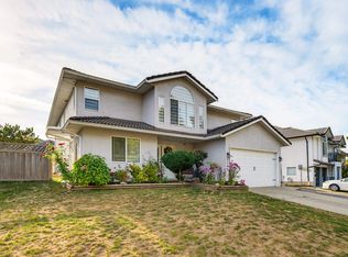 3149 Goldfinch St, Abbotsford, BC V2T5R8