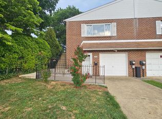 7929 Farnsworth St, Philadelphia, PA 19152