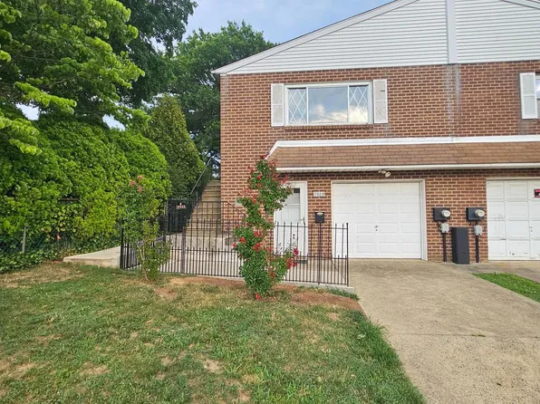 7929 Farnsworth St, Philadelphia, PA 19152