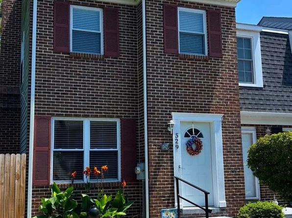 529 Sparrow Ct, Newark, DE 19702