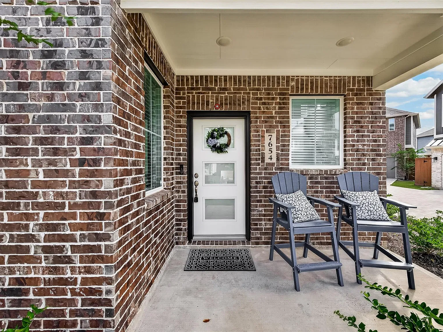 4 bed, 2.5 bath, 1938 sqft, $2,700 — Photo 3