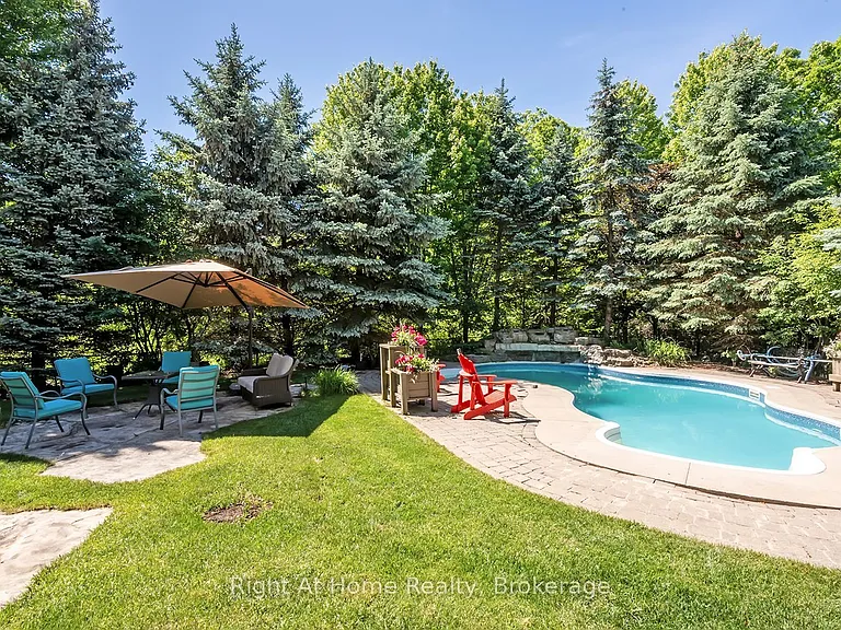 2096 Bingley Cres — Photo 24