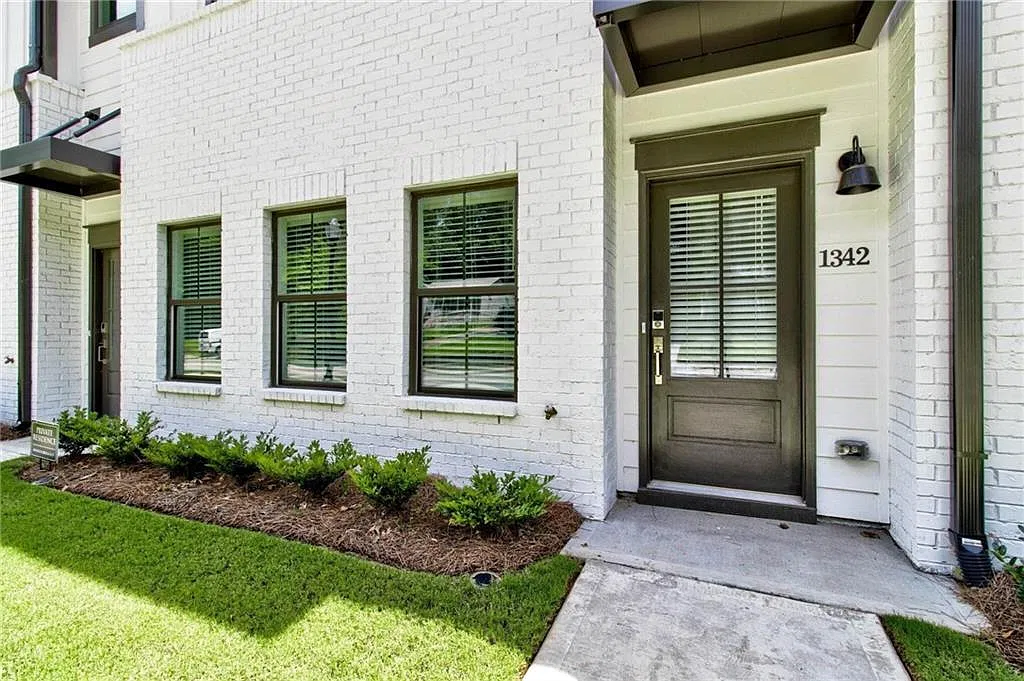 3 bed, 2.5 bath, 1415 sqft, $2,800 — Photo 1