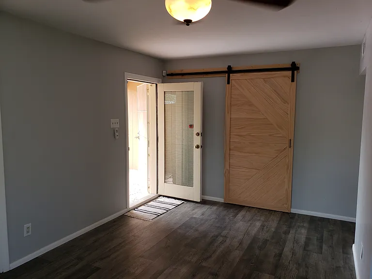 1825 E Randall Dr — Photo 2