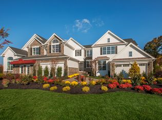 4 Hillyer Ln, Newtown, PA 18940