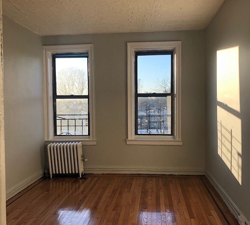 1st image of 255 E 25th St APT 4A