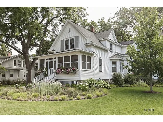 689 Pleasant Ave photo 1