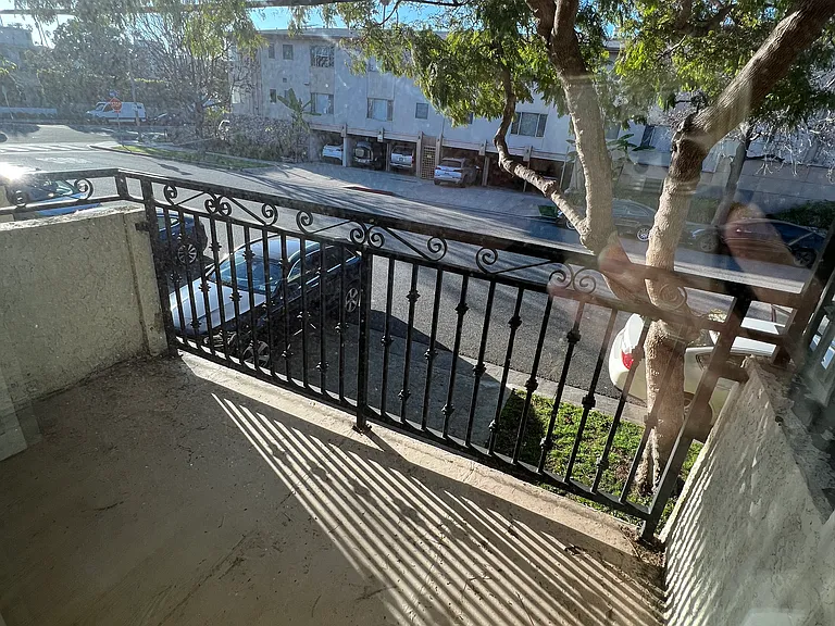 608 Idaho Ave #7 — Photo 3