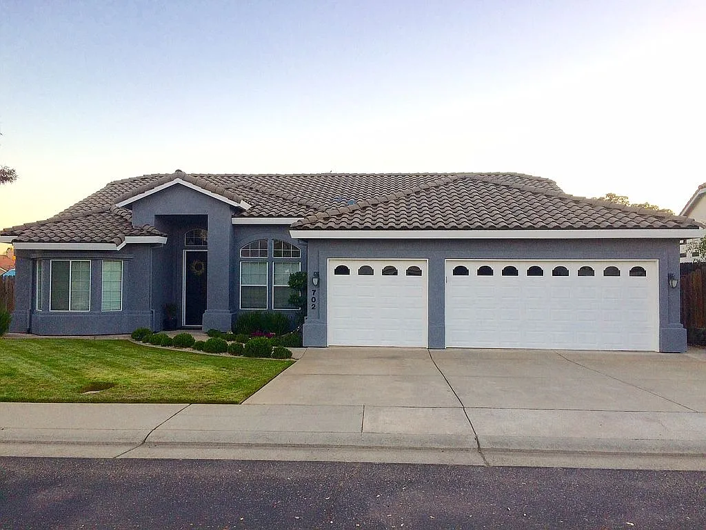702 Vista Ln photo 1