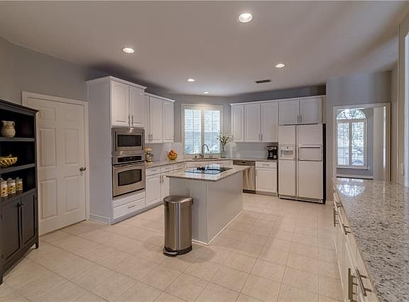 3rd image of 2507 Highgate Dr