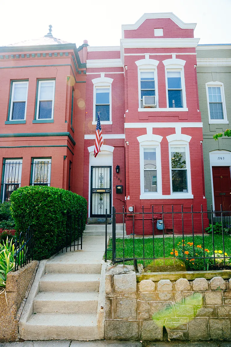 1365 F St NE photo 1