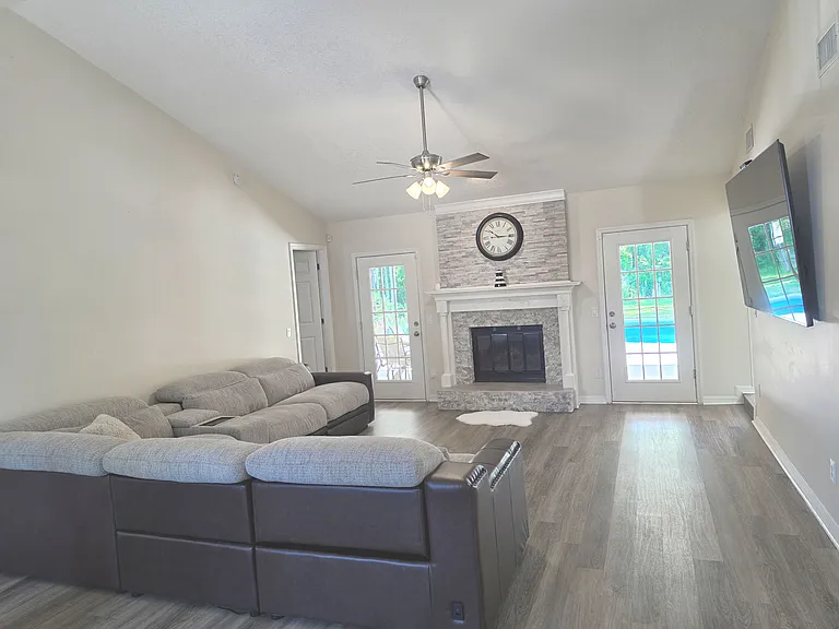 8234 Spencers Trace Dr — Photo 9