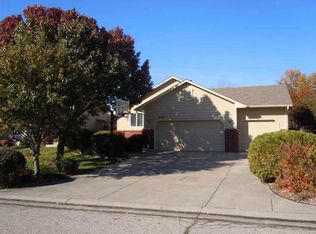 8702 W Oak Ridge Cir, Wichita, KS 67205